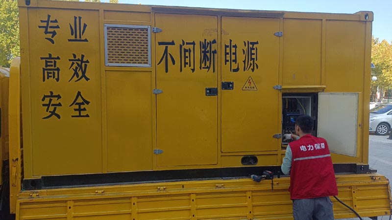三乡镇柴油发电机组和UPS电源配合使用时，如何避免切换过程中的电力中断？